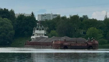 Контрольные органы зафиксировали факт начала выгрузки сырья на необорудованный берег без Контрольные органы зафиксировали факт начала выгрузки сырья на необорудованный берег без